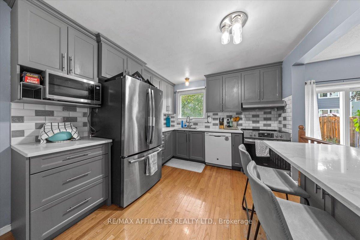 Photo 16 of 300 Sylvie Terrace, Ottawa, Bilberry Creek/Queenswood Heights — HOMEH