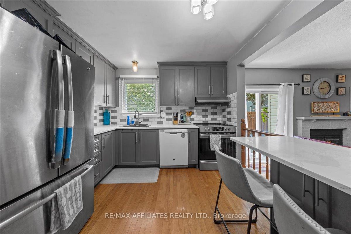 Photo 17 of 300 Sylvie Terrace, Ottawa, Bilberry Creek/Queenswood Heights — HOMEH