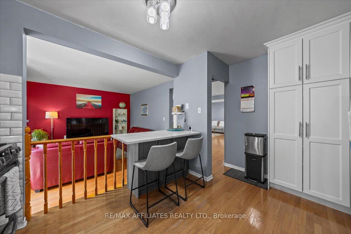 Photo 18 of 300 Sylvie Terrace, Ottawa, Bilberry Creek/Queenswood Heights — HOMEH