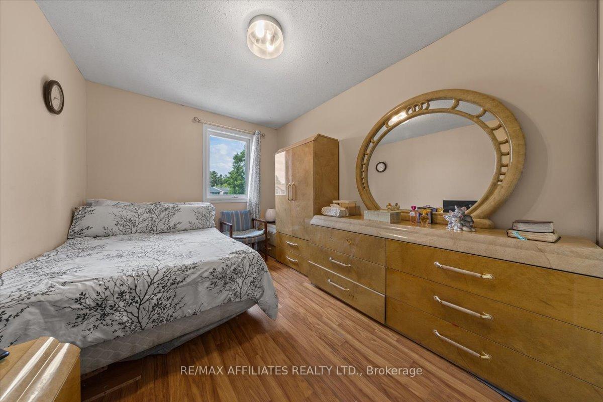 Photo 21 of 300 Sylvie Terrace, Ottawa, Bilberry Creek/Queenswood Heights — HOMEH