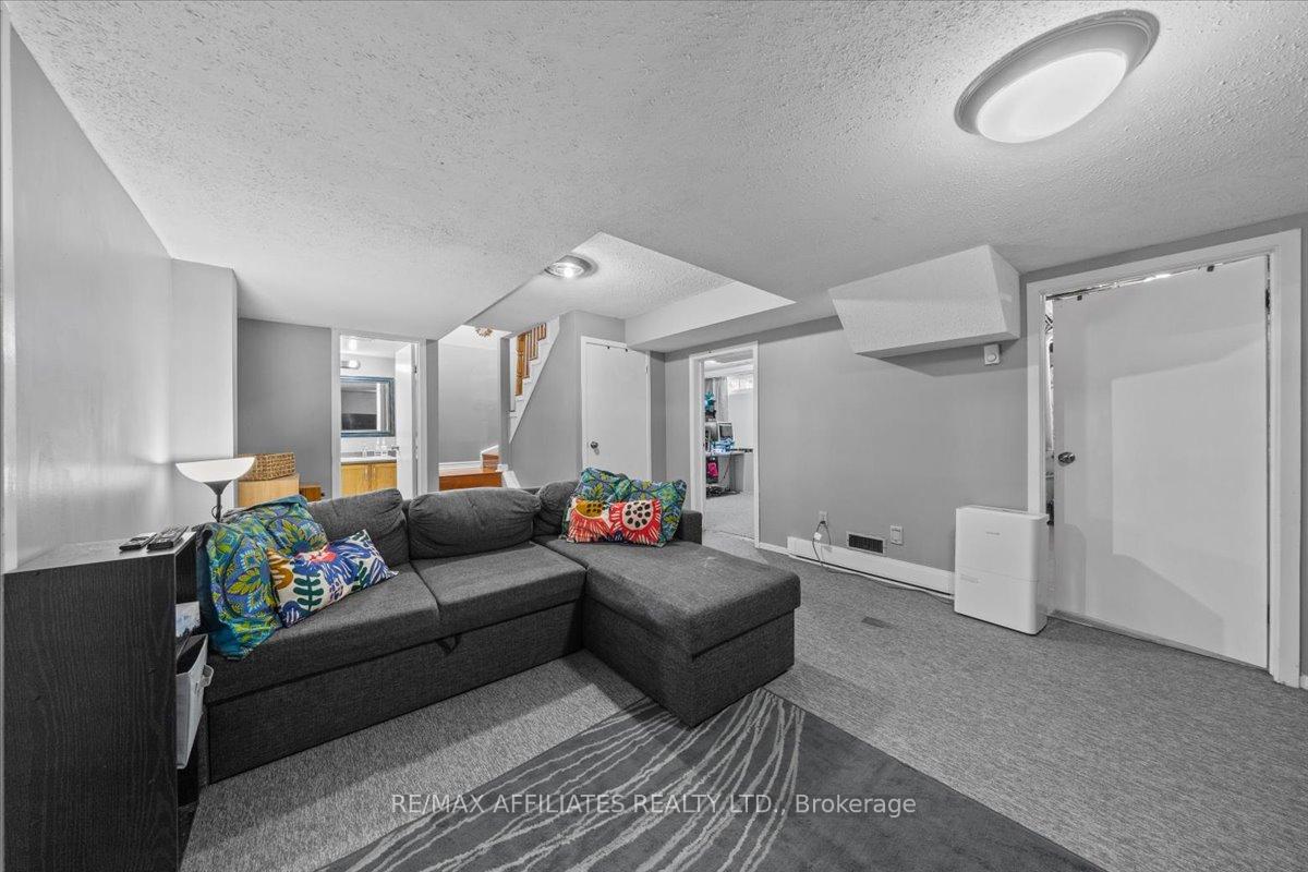 Photo 29 of 300 Sylvie Terrace, Ottawa, Bilberry Creek/Queenswood Heights — HOMEH