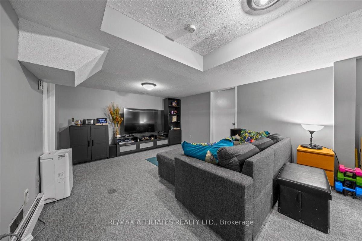 Photo 30 of 300 Sylvie Terrace, Ottawa, Bilberry Creek/Queenswood Heights — HOMEH