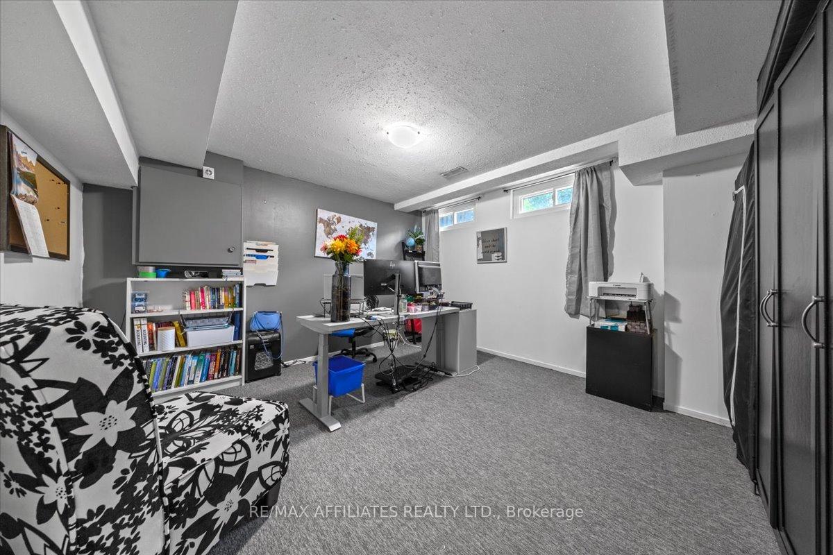 Photo 31 of 300 Sylvie Terrace, Ottawa, Bilberry Creek/Queenswood Heights — HOMEH