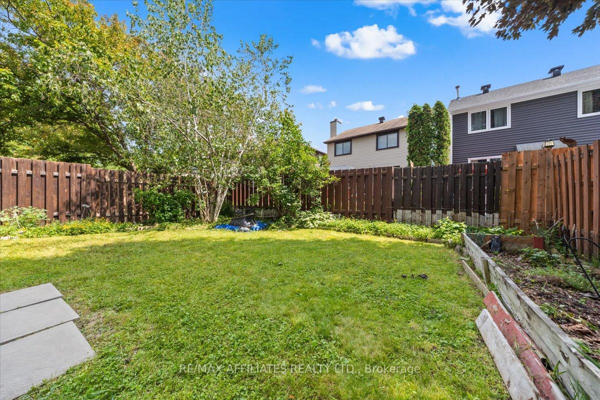 Photo 33 of 300 Sylvie Terrace, Ottawa, Bilberry Creek/Queenswood Heights — HOMEH