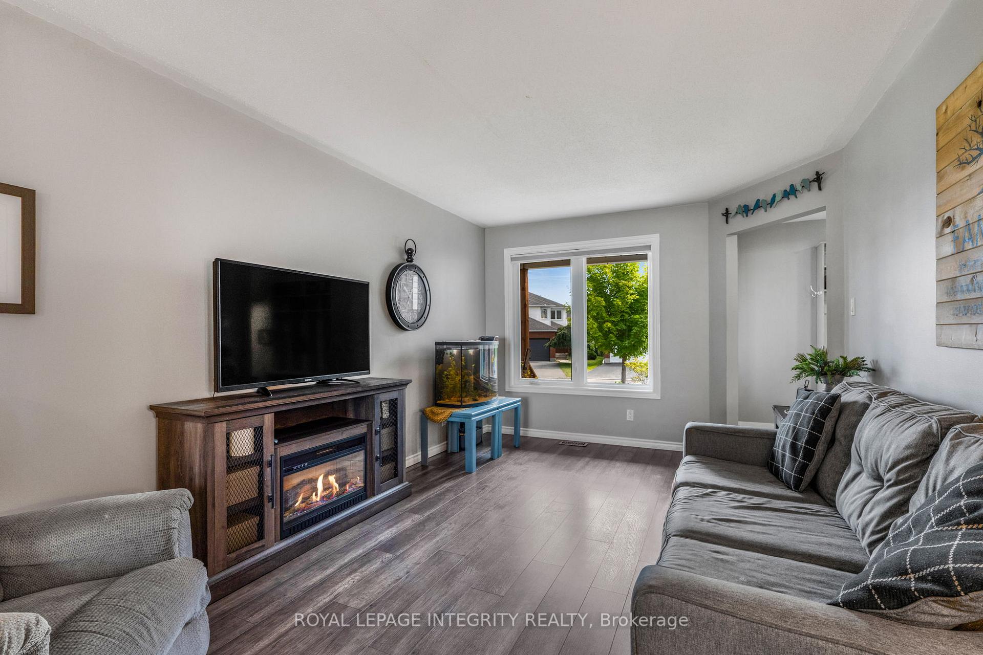 Photo 10 of 589 Pocono Crescent, Ottawa, Fallingbrook/Gardenway South — HOMEH