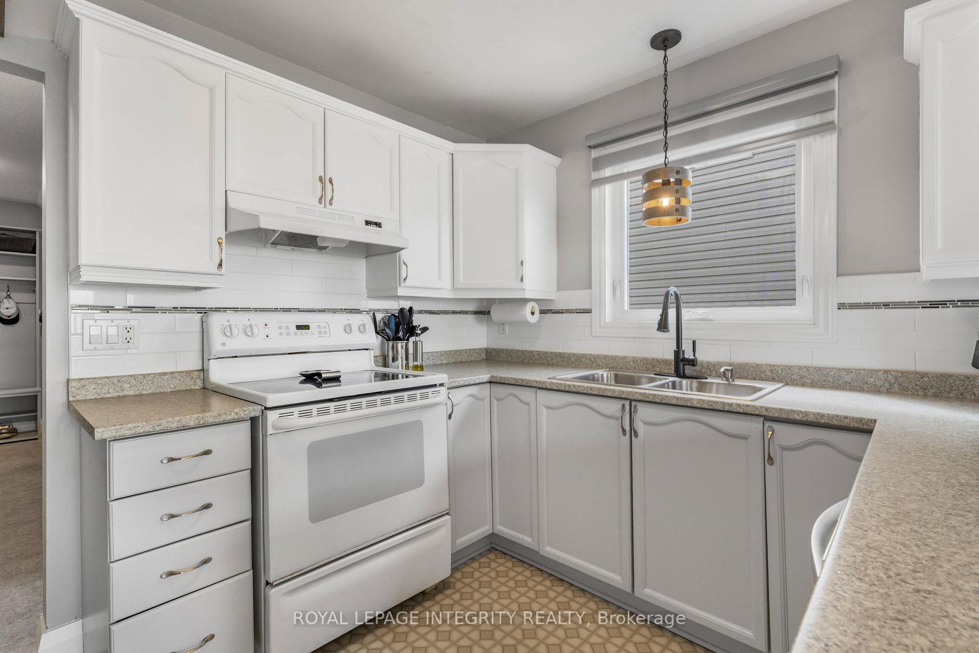 Photo 16 of 589 Pocono Crescent, Ottawa, Fallingbrook/Gardenway South — HOMEH