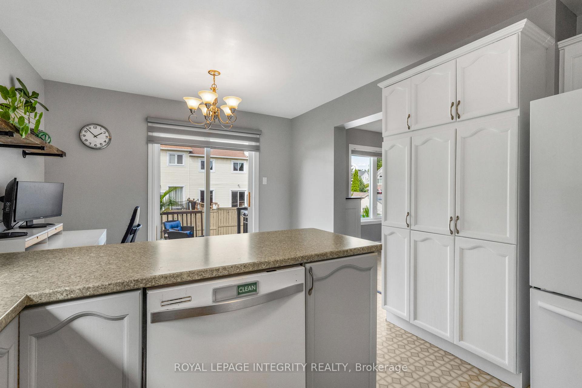 Photo 18 of 589 Pocono Crescent, Ottawa, Fallingbrook/Gardenway South — HOMEH