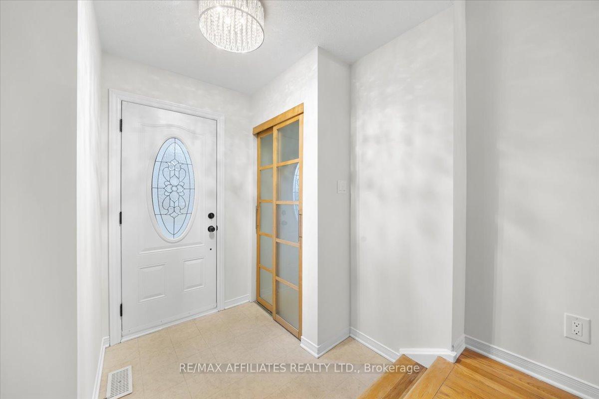 Photo 2 of 1080 Taffy Lane, Ottawa, Convent Glen North — HOMEH