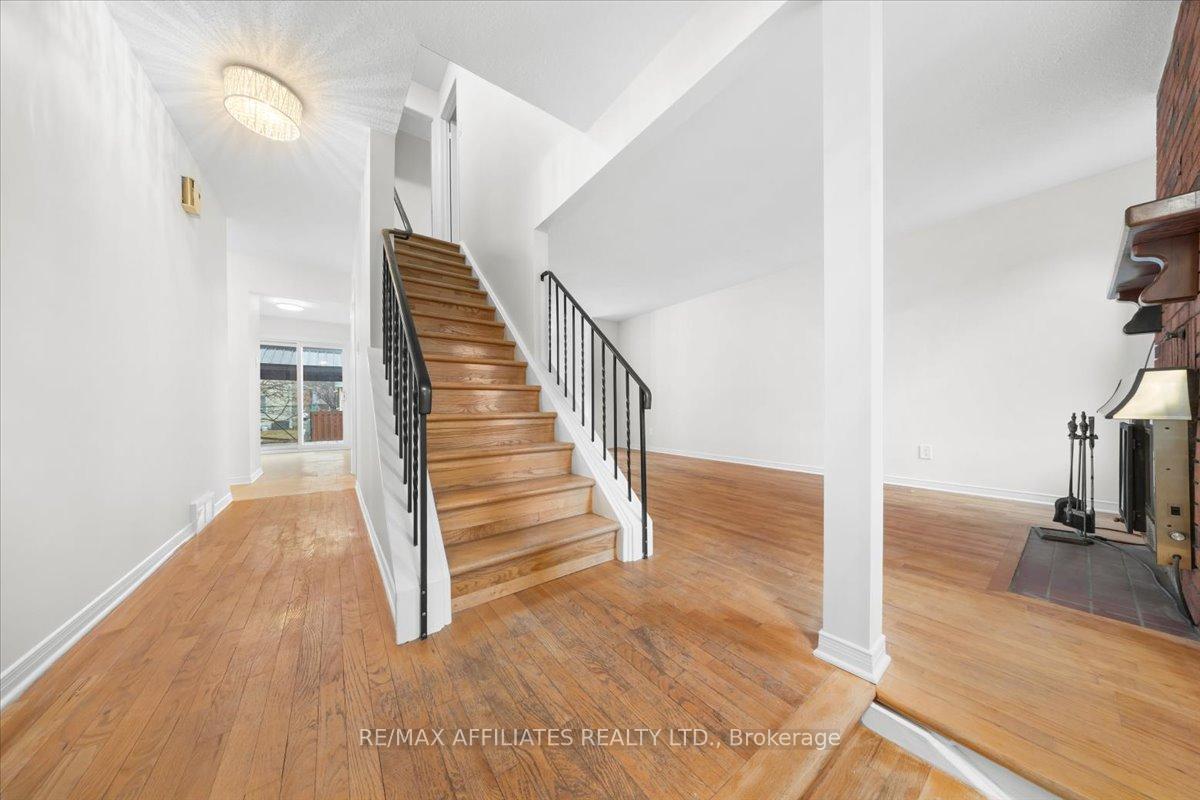 Photo 3 of 1080 Taffy Lane, Ottawa, Convent Glen North — HOMEH