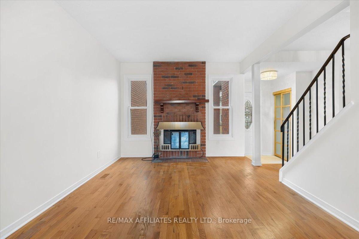 Photo 7 of 1080 Taffy Lane, Ottawa, Convent Glen North — HOMEH