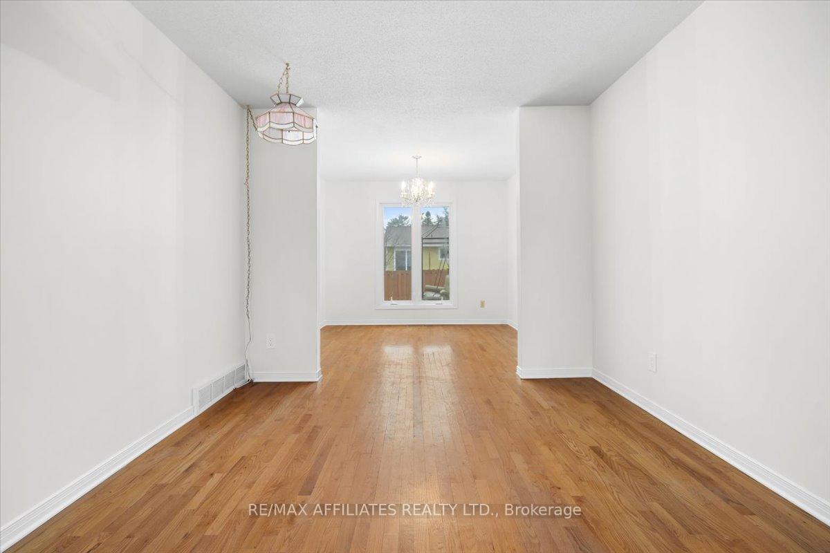 Photo 8 of 1080 Taffy Lane, Ottawa, Convent Glen North — HOMEH
