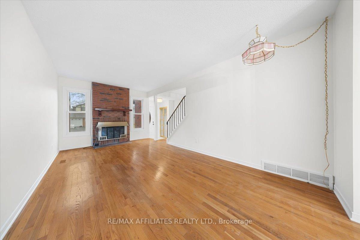 Photo 9 of 1080 Taffy Lane, Ottawa, Convent Glen North — HOMEH