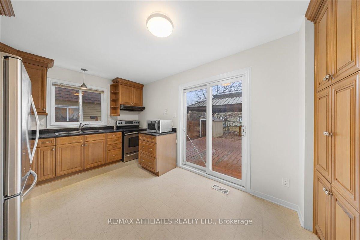 Photo 13 of 1080 Taffy Lane, Ottawa, Convent Glen North — HOMEH