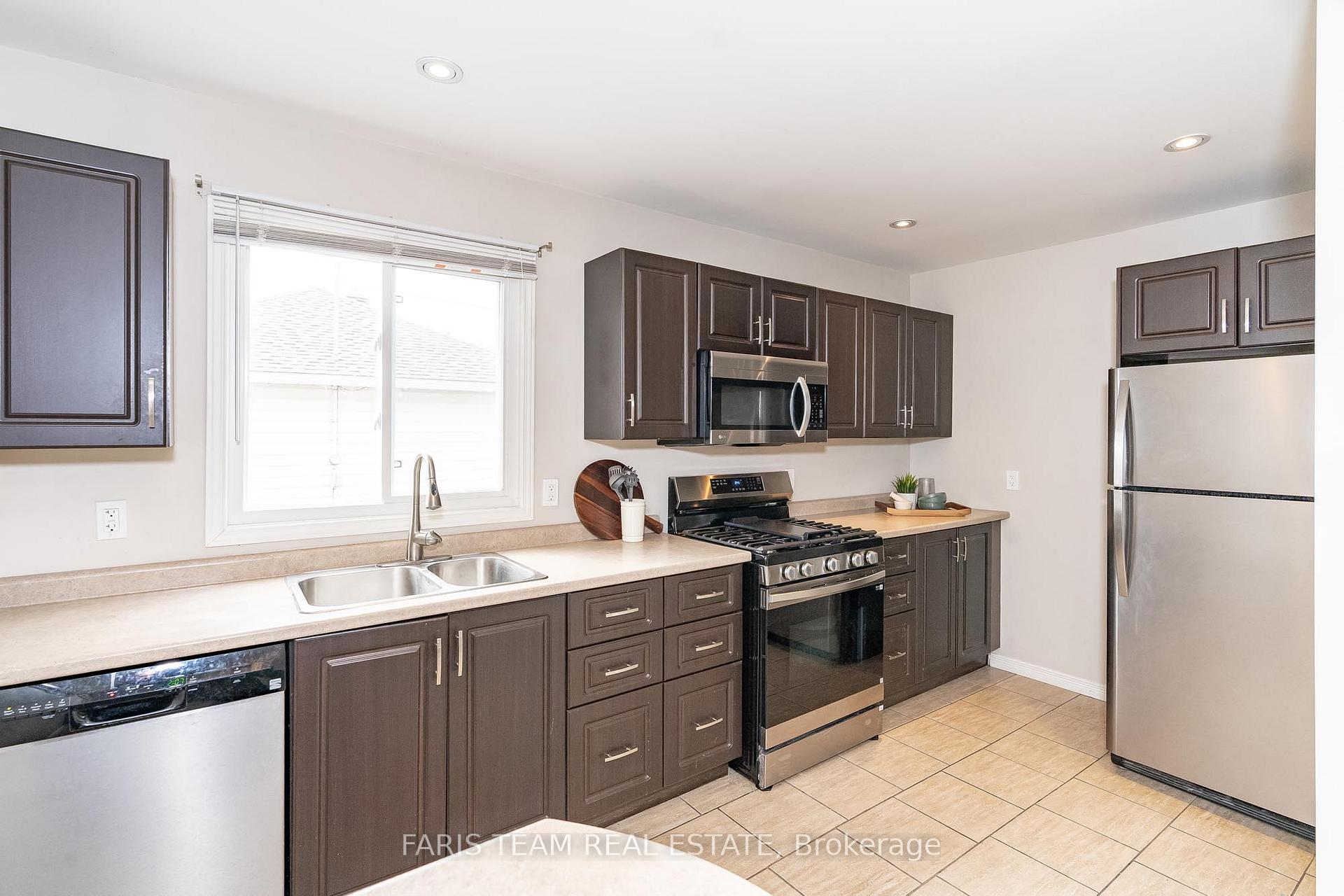 Photo 4 of 327 Hilda Street, Orillia — HOMEH