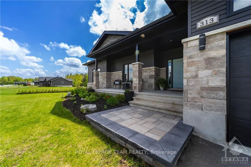 Photo 1 of 313 Moore Crescent, Augusta, Augusta Twp — HOMEH