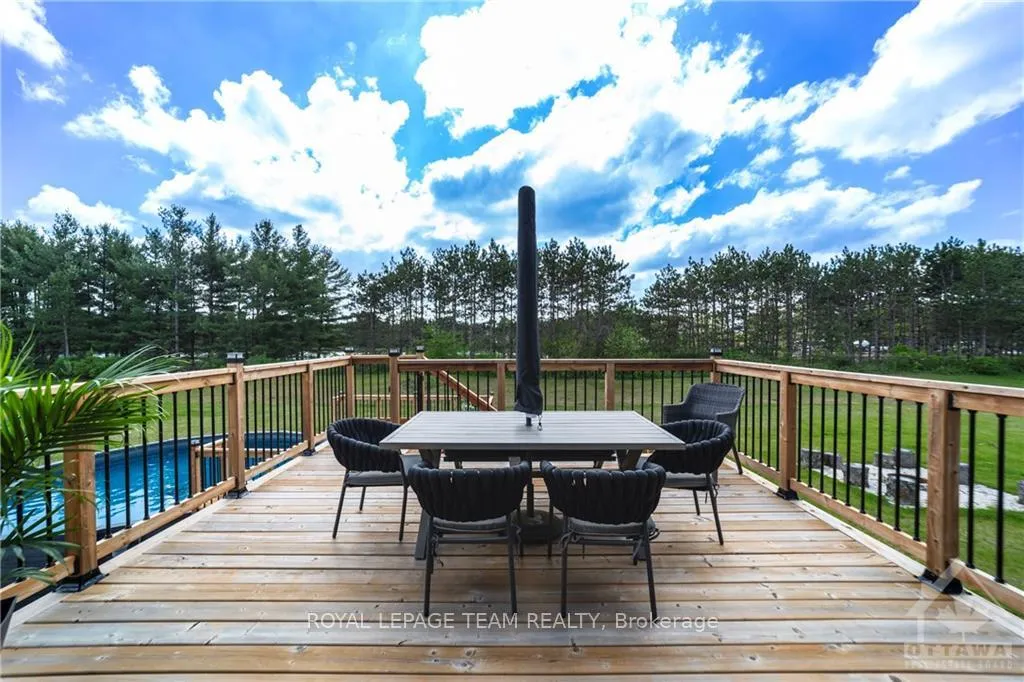 Photo 16 of 313 Moore Crescent, Augusta, Augusta Twp — HOMEH