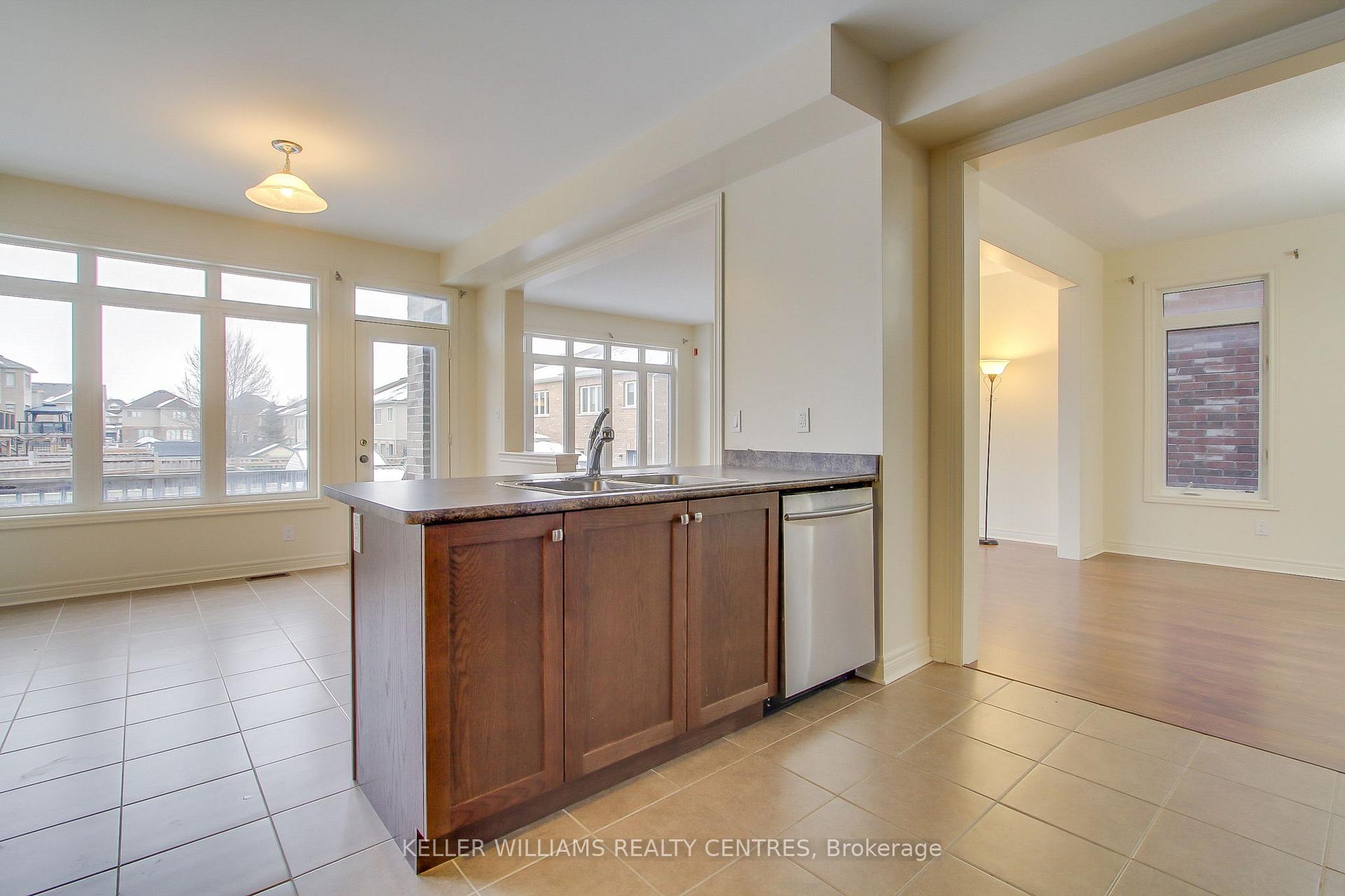 Photo 13 of 29 Treetops Boulevard, New Tecumseth, Rural New Tecumseth — HOMEH