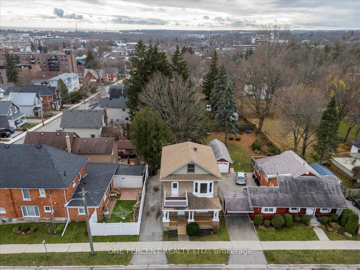 Photo 3 of 33 Penetang Street, Orillia — HOMEH