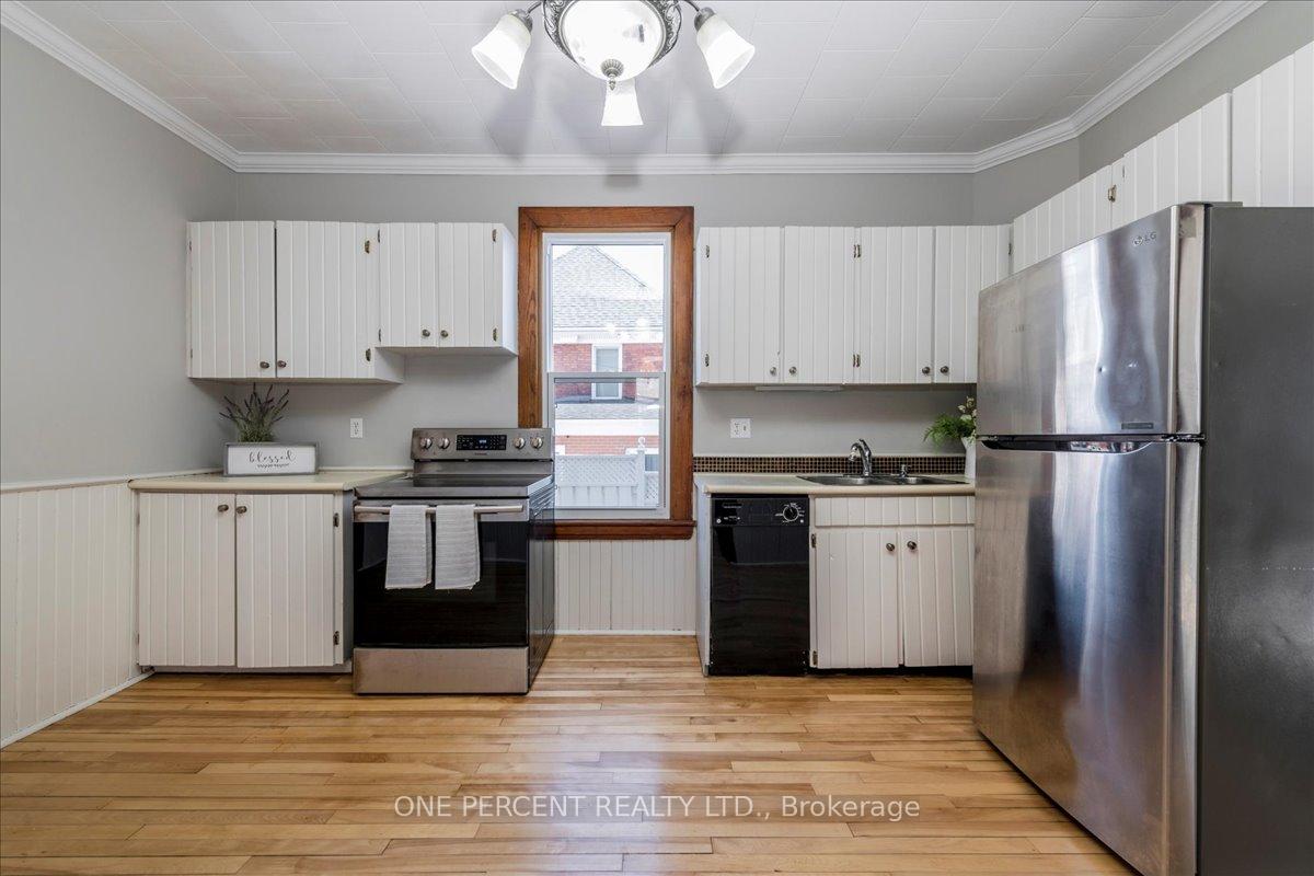 Photo 13 of 33 Penetang Street, Orillia — HOMEH