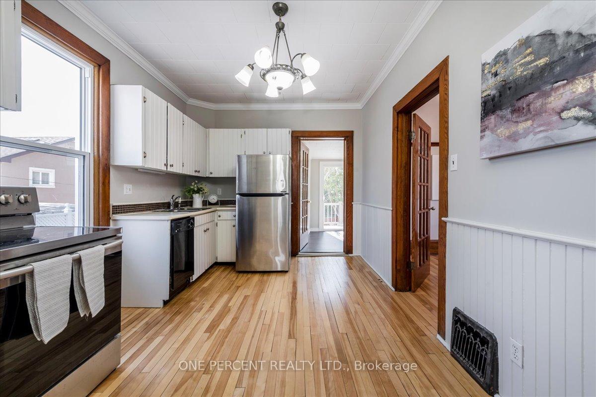 Photo 14 of 33 Penetang Street, Orillia — HOMEH