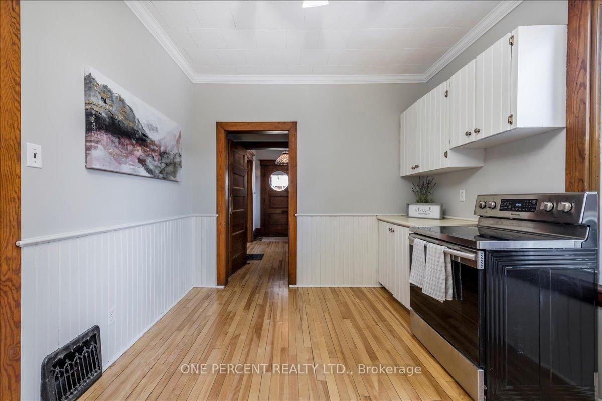 Photo 15 of 33 Penetang Street, Orillia — HOMEH