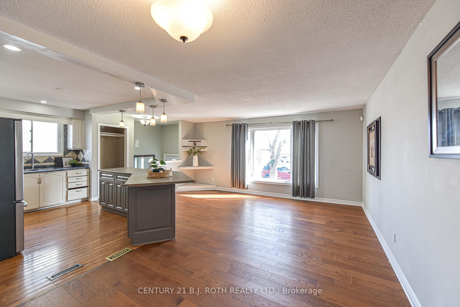 Photo 5 of 389 Raymond Avenue, Orillia — HOMEH