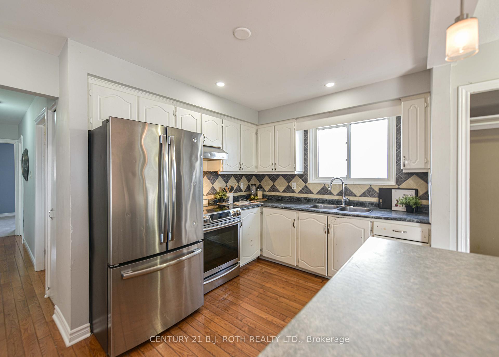 Photo 6 of 389 Raymond Avenue, Orillia — HOMEH