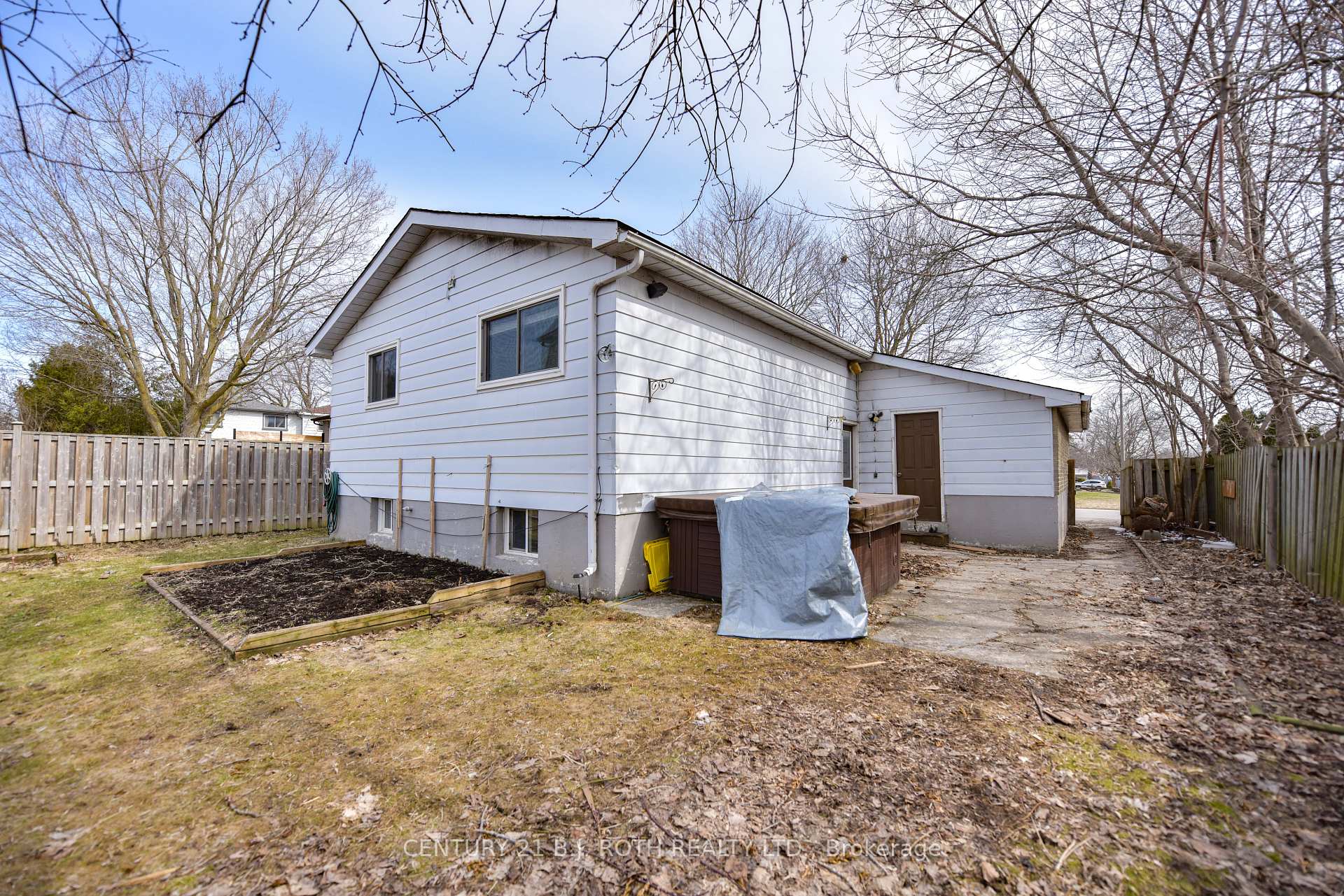 Photo 30 of 389 Raymond Avenue, Orillia — HOMEH