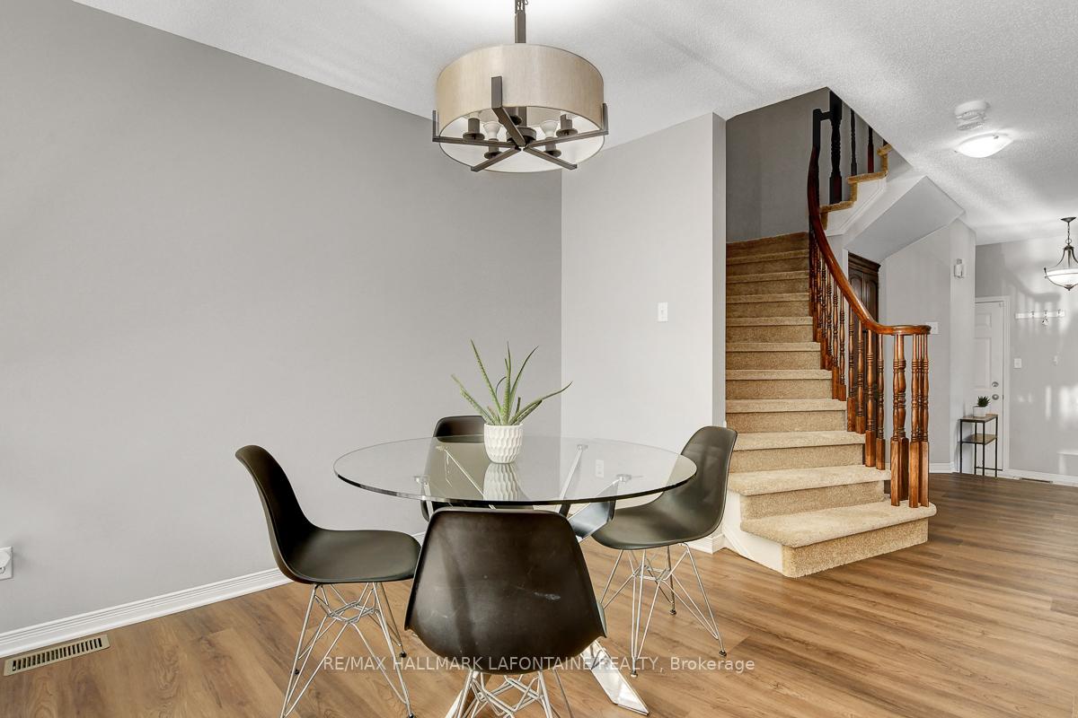 Photo 11 of 446 Lawler Crescent, Ottawa, Chatelaine Village — HOMEH