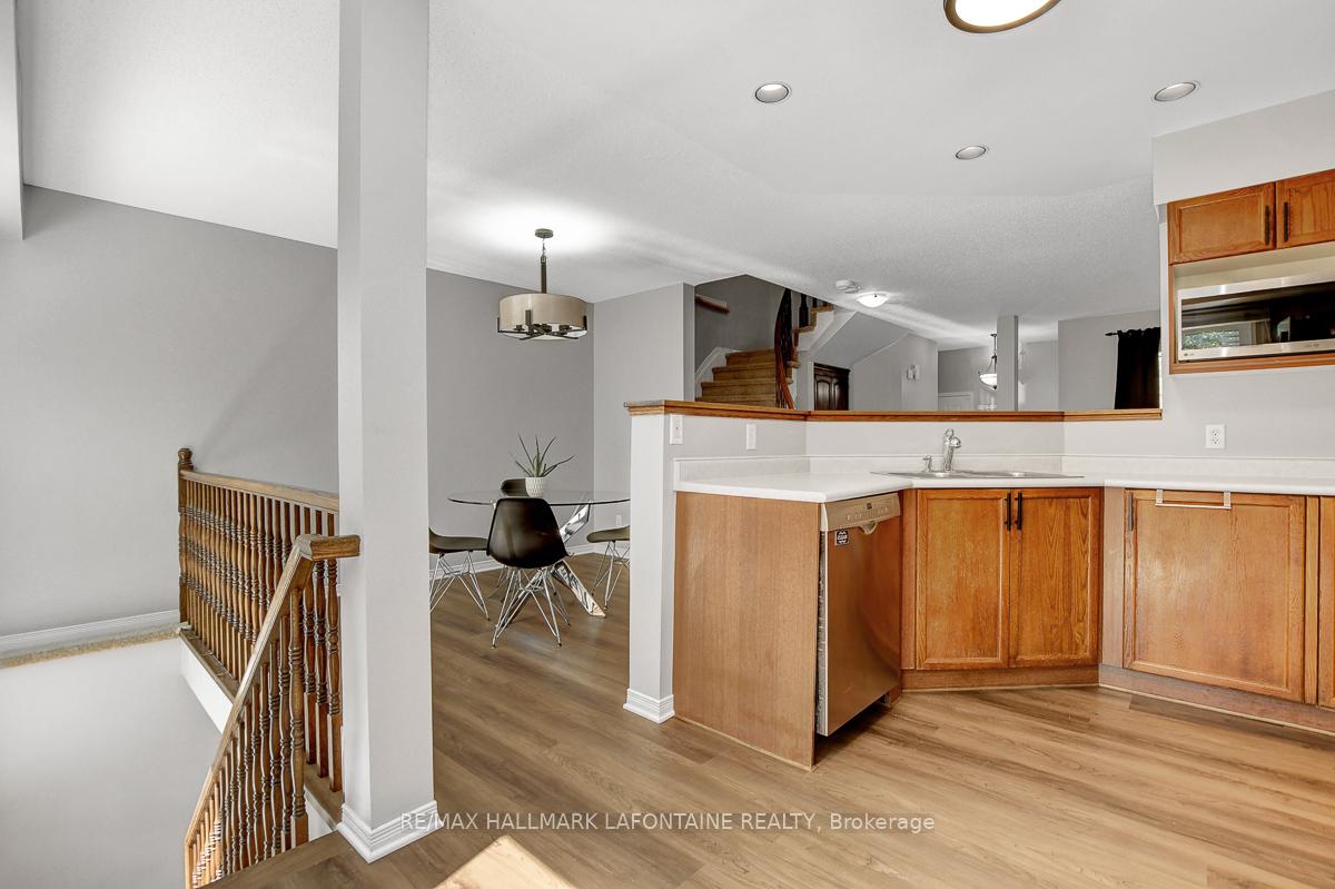 Photo 13 of 446 Lawler Crescent, Ottawa, Chatelaine Village — HOMEH