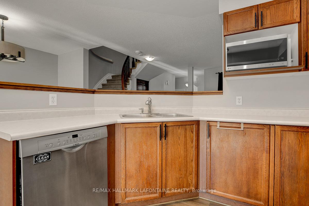 Photo 15 of 446 Lawler Crescent, Ottawa, Chatelaine Village — HOMEH