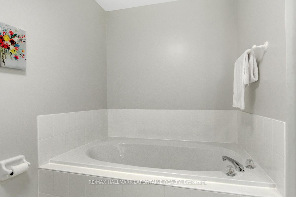 Photo 34 of 446 Lawler Crescent, Ottawa, Chatelaine Village — HOMEH