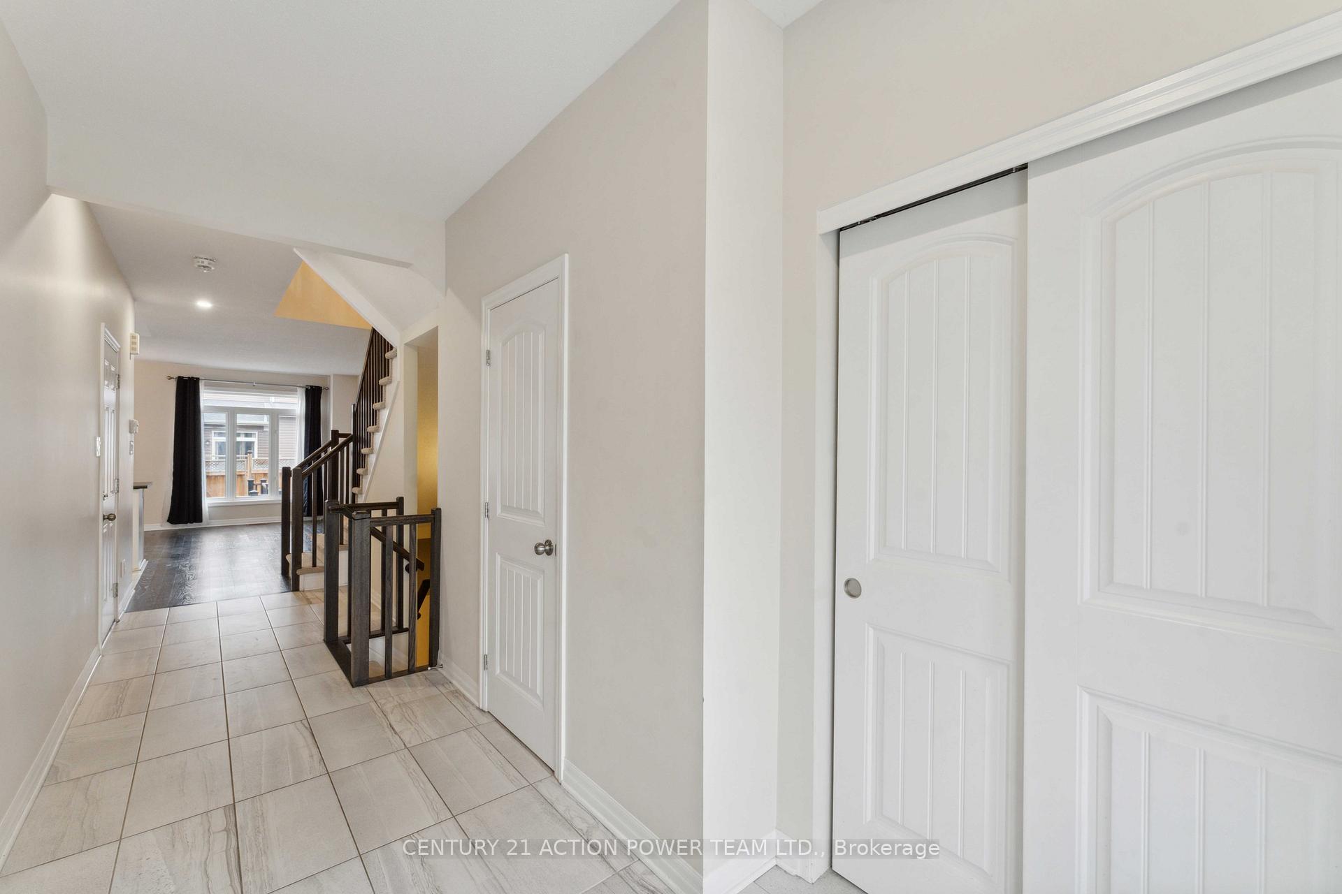 Photo 4 of 340 Broadridge Crescent, Ottawa, Mer Bleue/Bradley Estates/Anderson Park — HOMEH