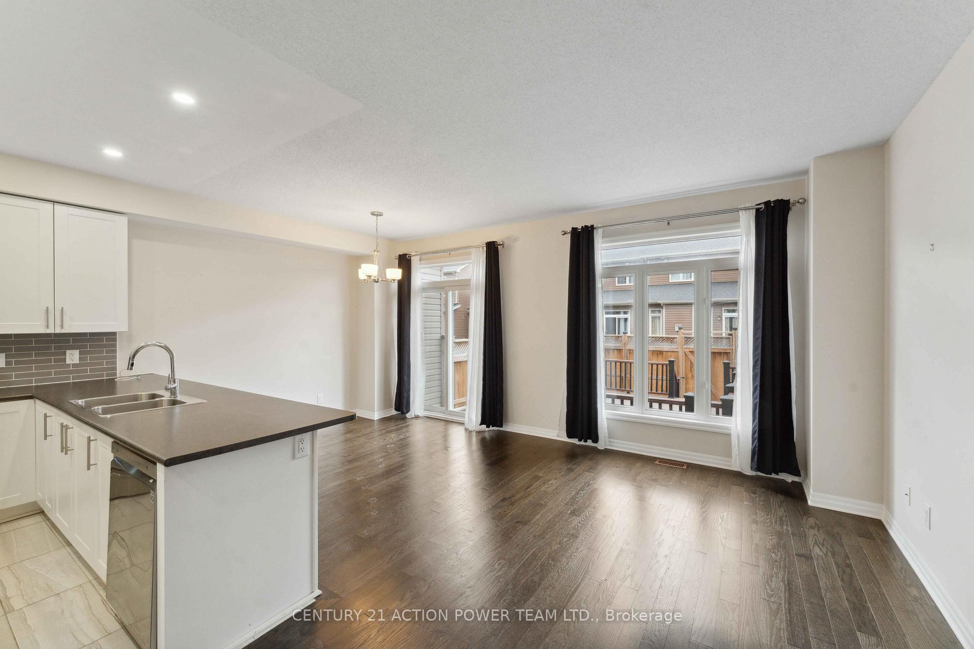 Photo 7 of 340 Broadridge Crescent, Ottawa, Mer Bleue/Bradley Estates/Anderson Park — HOMEH