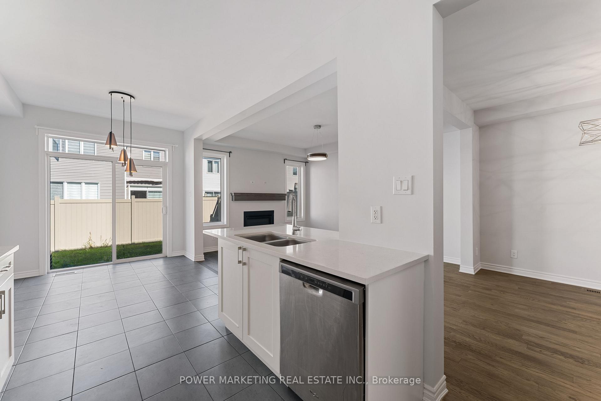 Photo 13 of 527 Catleaf Row, Ottawa, Avalon West — HOMEH