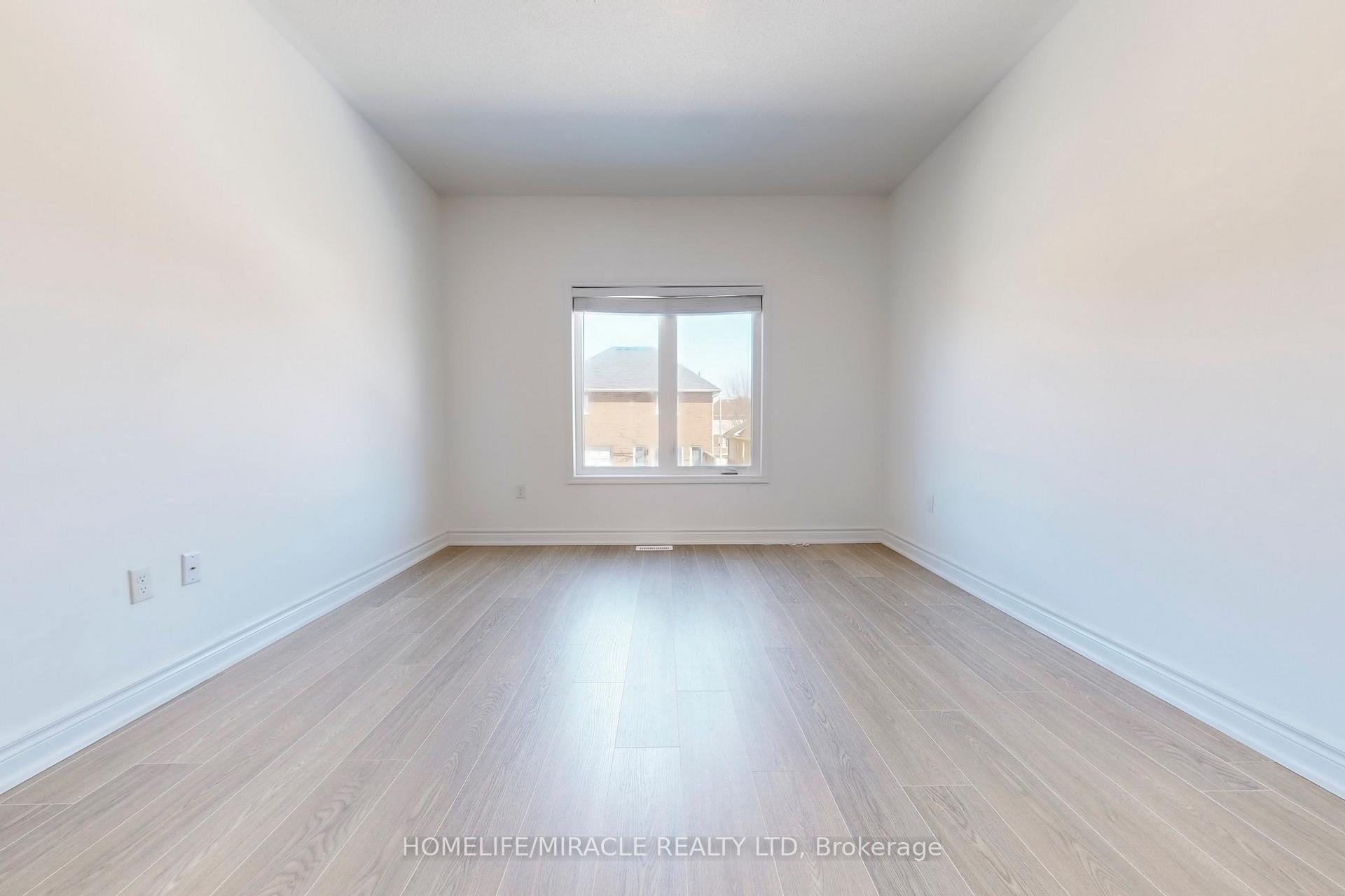 Photo 16 of 105 Isabella Drive, Orillia — HOMEH