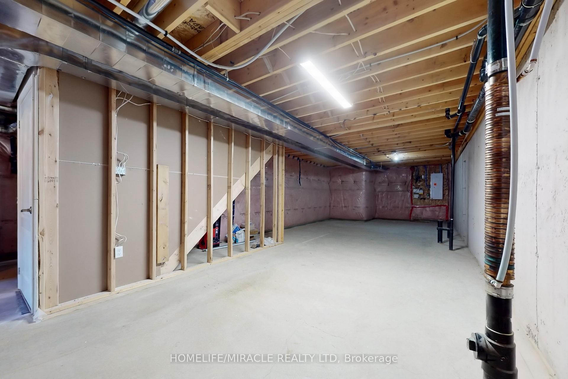 Photo 31 of 105 Isabella Drive, Orillia — HOMEH