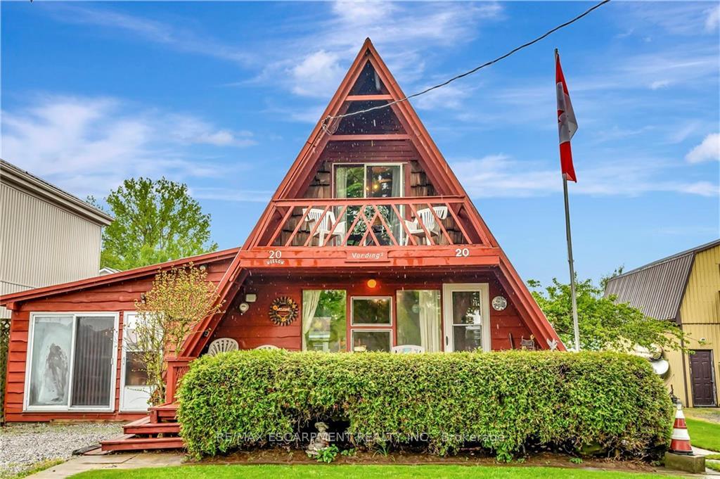 Photo 3 of 20 Willow Avenue, Norfolk, Long Point — HOMEH