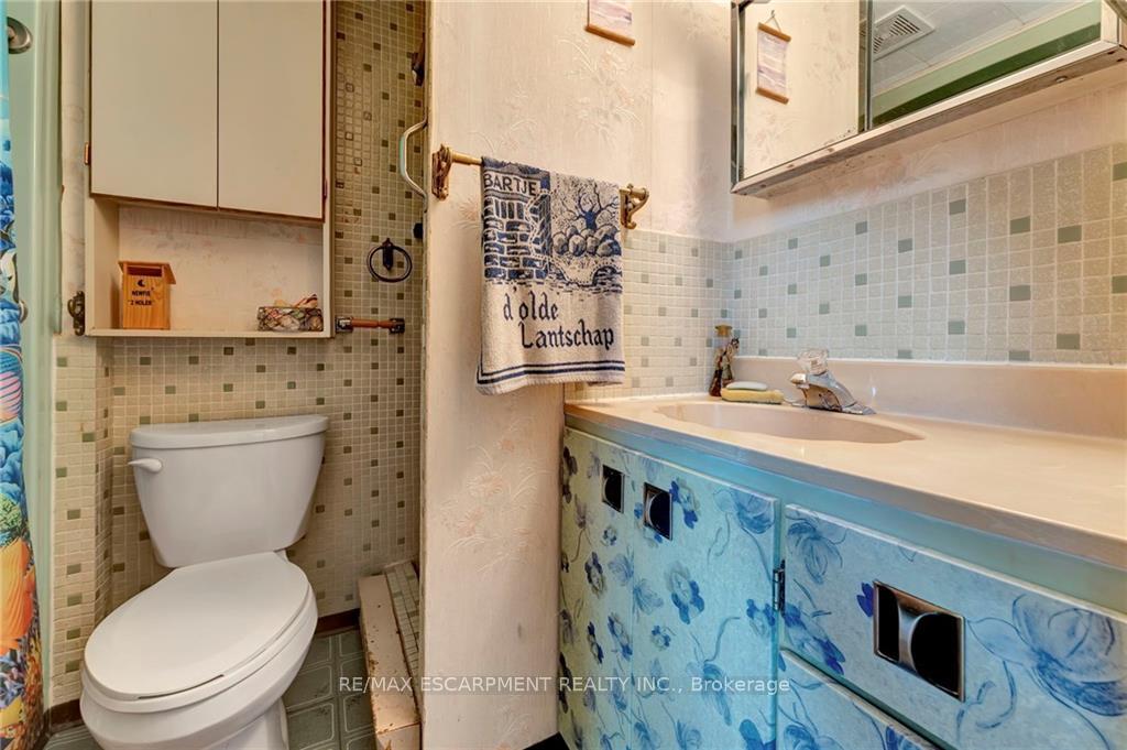 Photo 12 of 20 Willow Avenue, Norfolk, Long Point — HOMEH