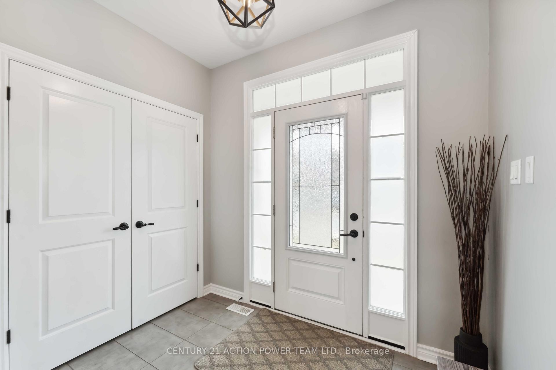 Photo 3 of 248 Enclave Walk S, Ottawa, Mer Bleue/Bradley Estates/Anderson Park — HOMEH