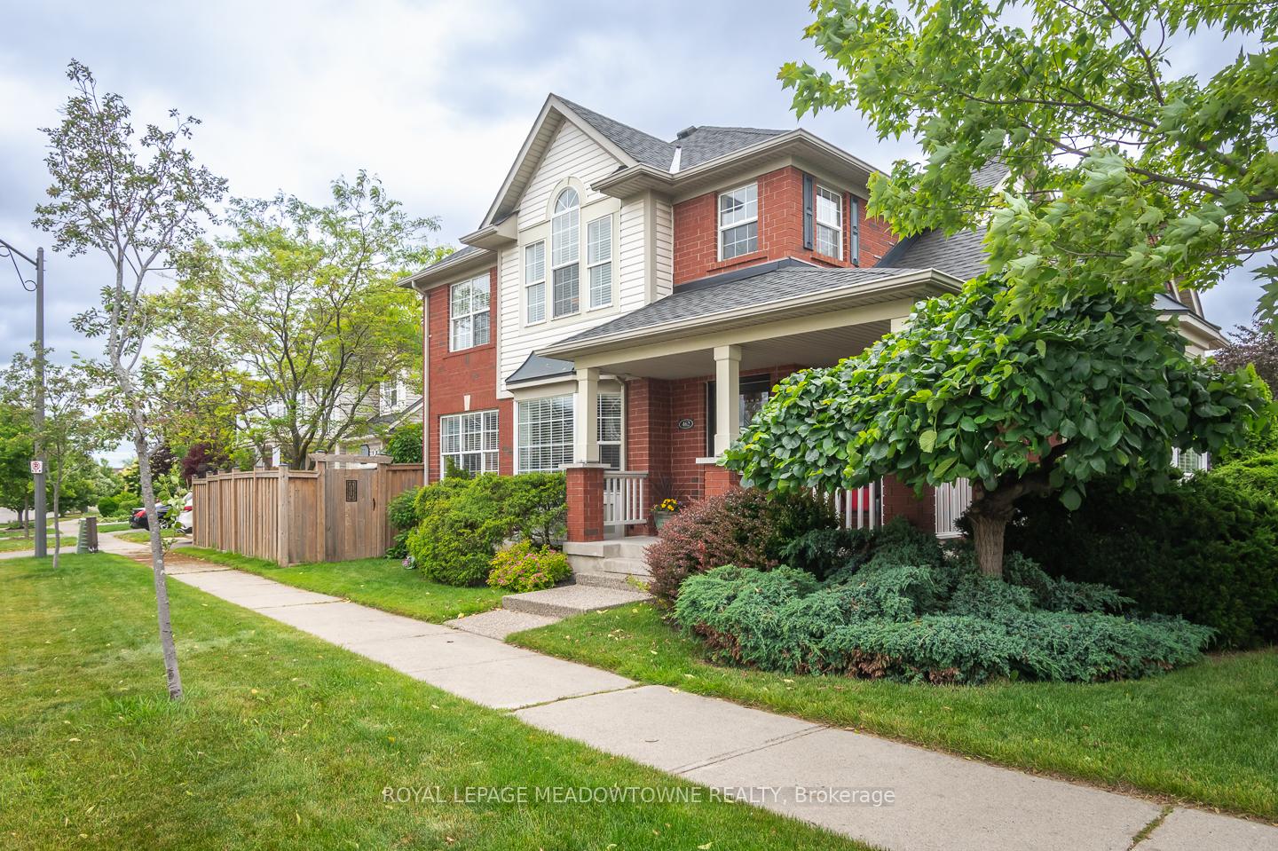 Front of 462 Farlow Crescent