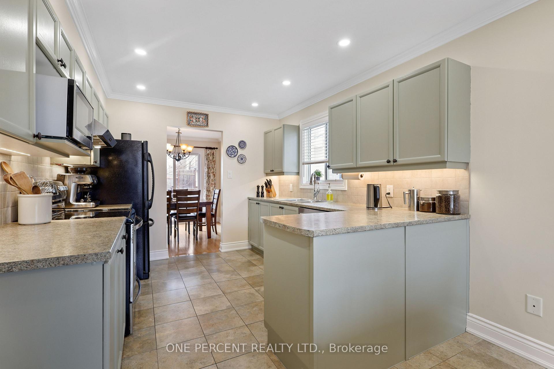 Photo 11 of 2216 Noblewood Way, Ottawa, Chapel Hill South - Orleans Village — HOMEH