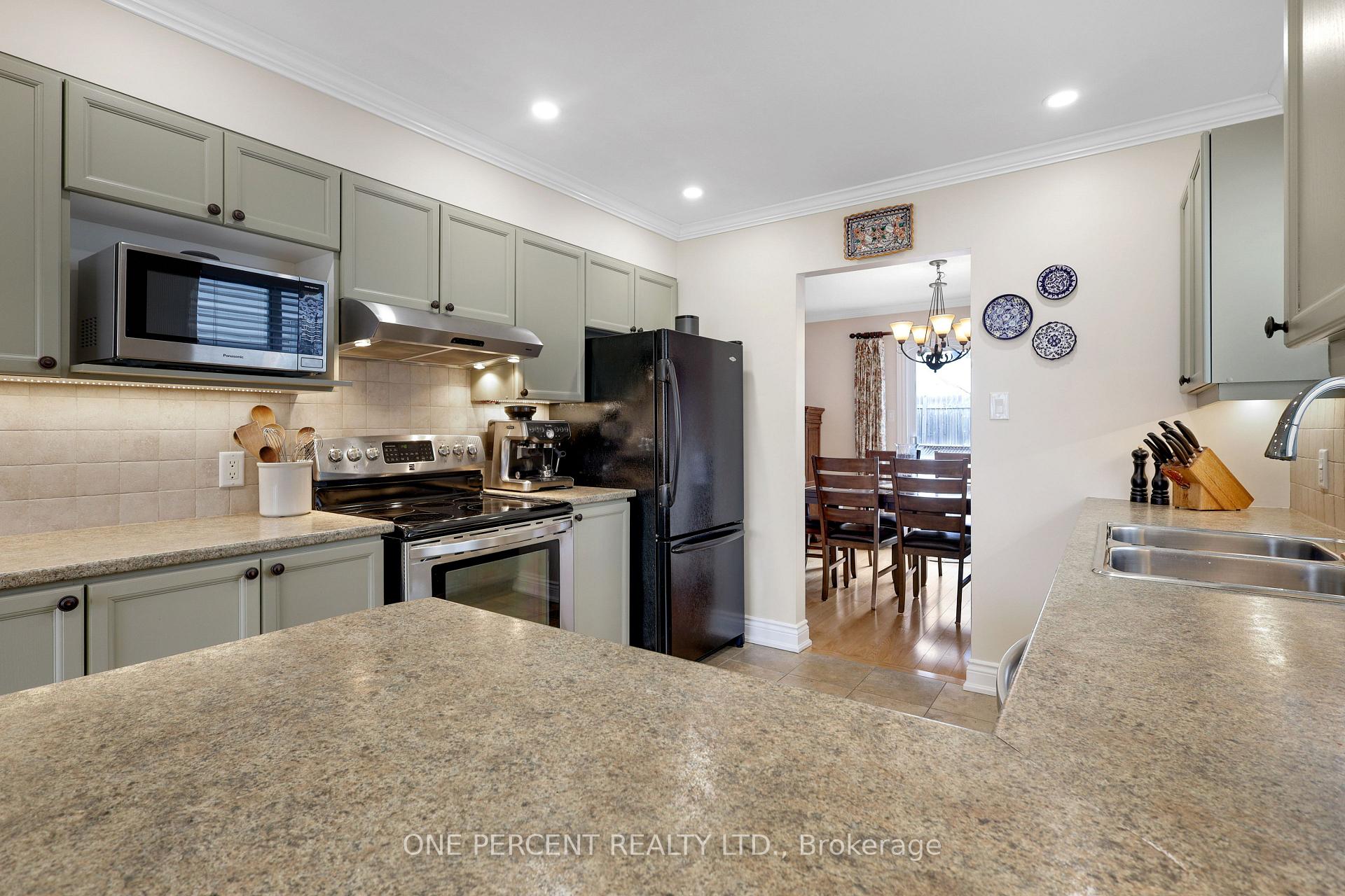 Photo 13 of 2216 Noblewood Way, Ottawa, Chapel Hill South - Orleans Village — HOMEH