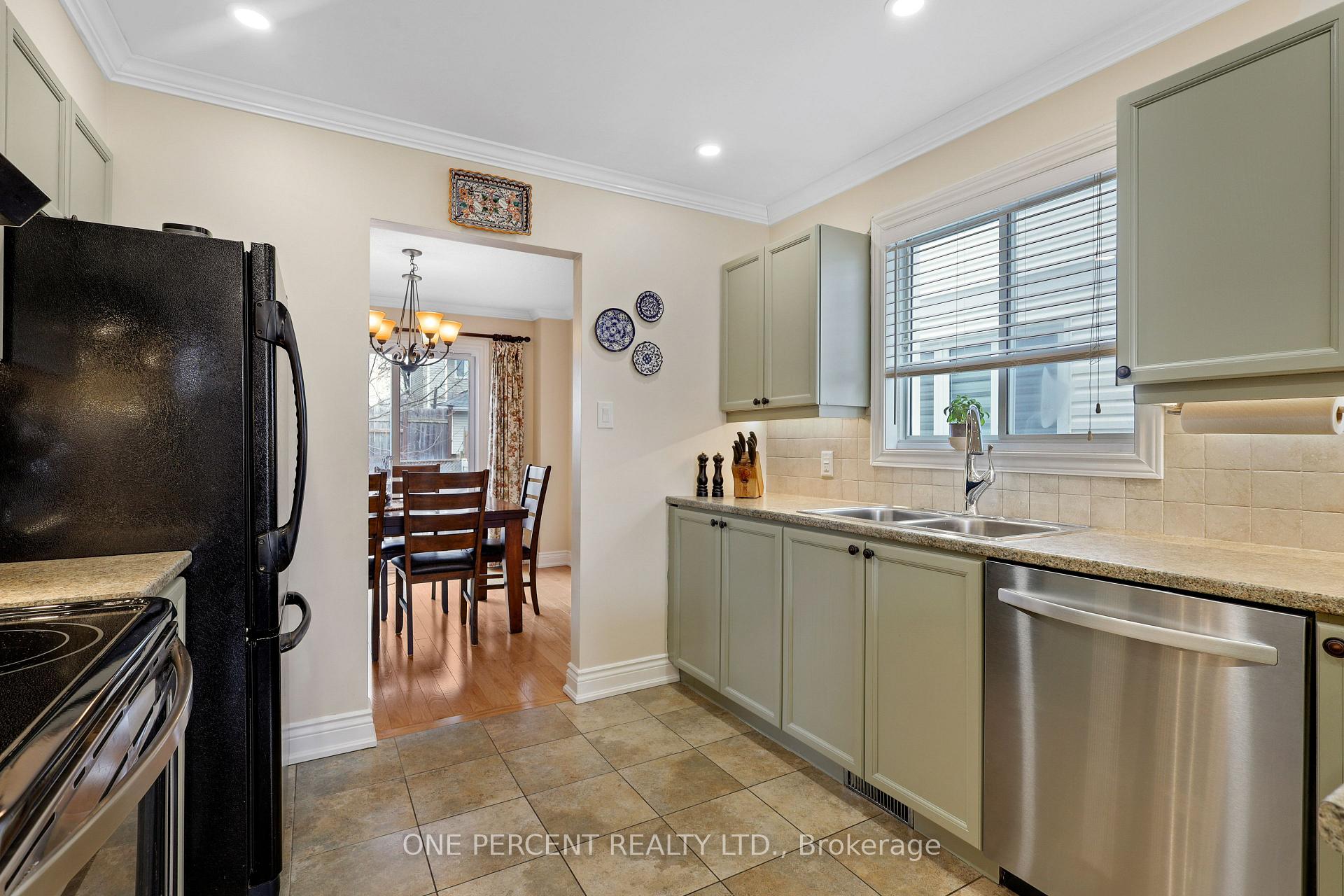 Photo 14 of 2216 Noblewood Way, Ottawa, Chapel Hill South - Orleans Village — HOMEH