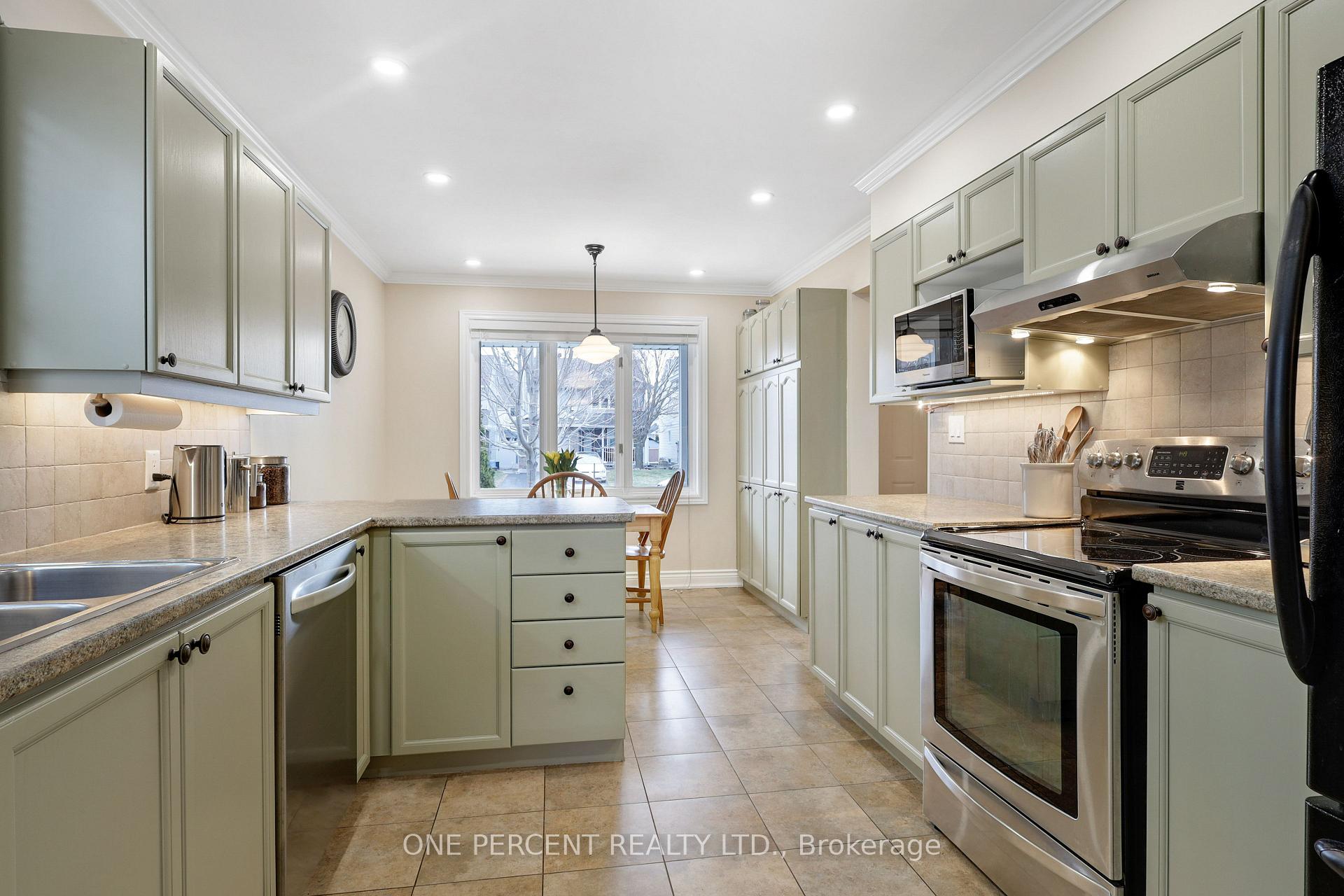 Photo 17 of 2216 Noblewood Way, Ottawa, Chapel Hill South - Orleans Village — HOMEH