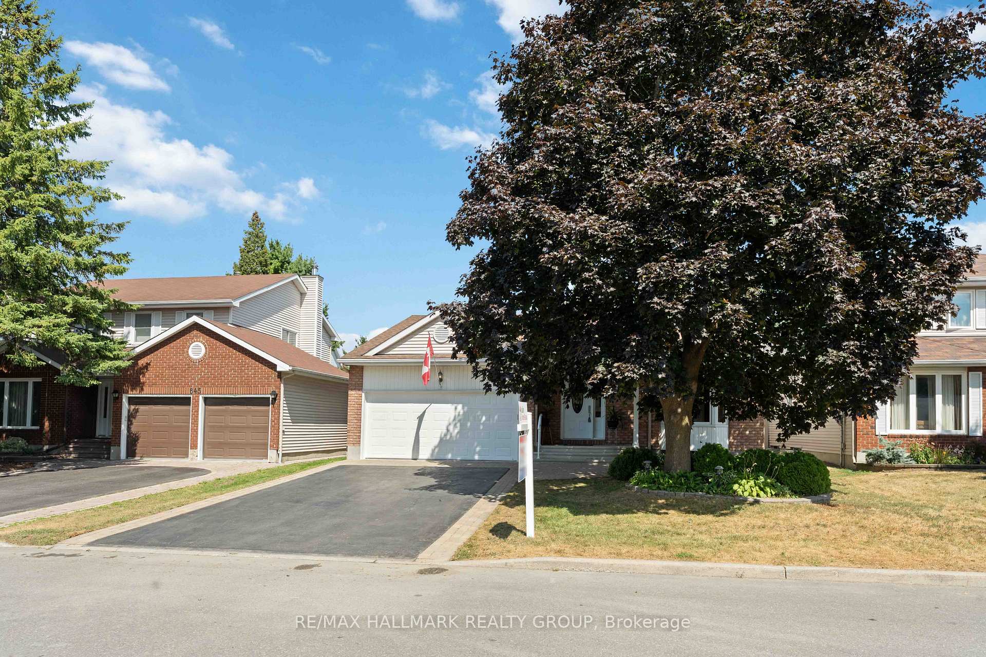 Photo 2 of 647 Apollo Way, Ottawa, Fallingbrook/Pineridge — HOMEH