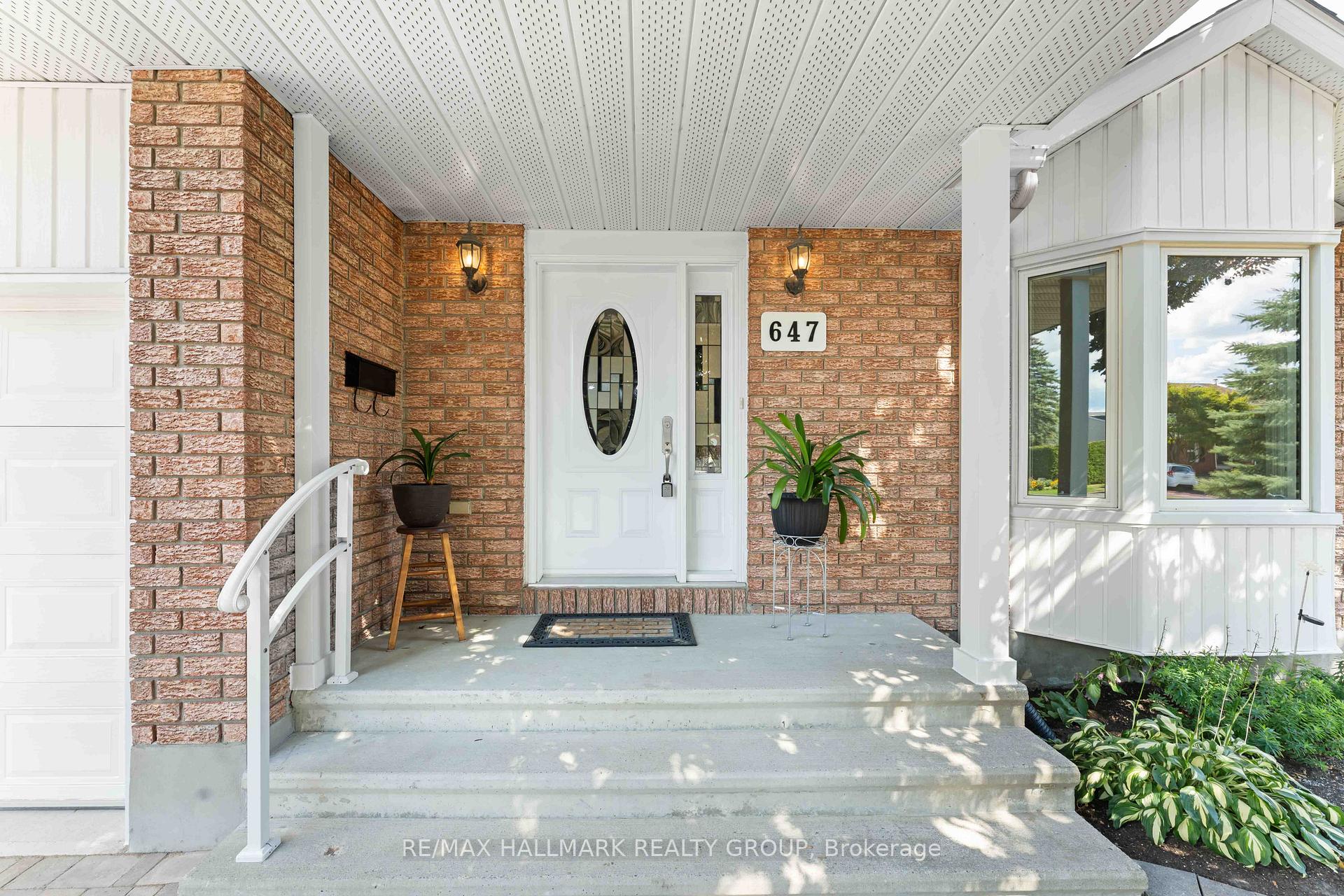 Photo 3 of 647 Apollo Way, Ottawa, Fallingbrook/Pineridge — HOMEH
