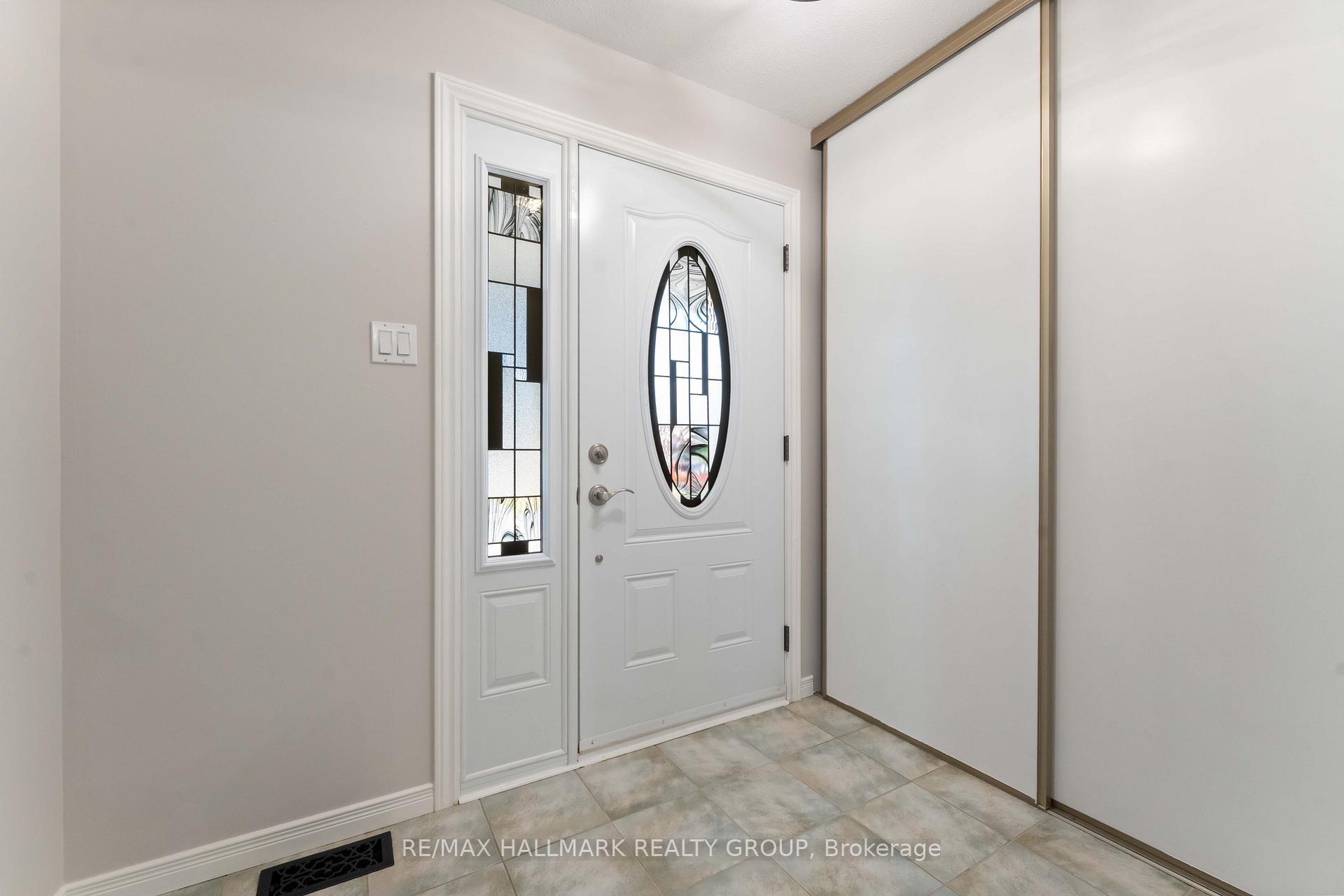 Photo 4 of 647 Apollo Way, Ottawa, Fallingbrook/Pineridge — HOMEH