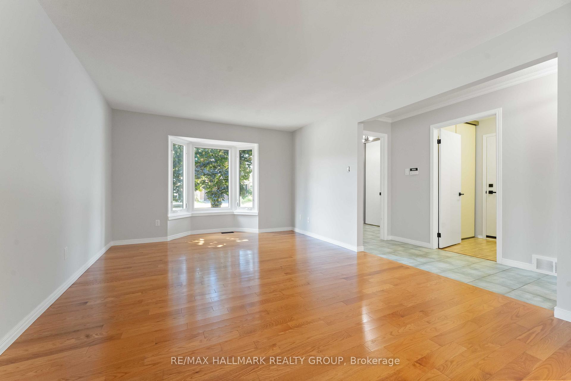 Photo 8 of 647 Apollo Way, Ottawa, Fallingbrook/Pineridge — HOMEH