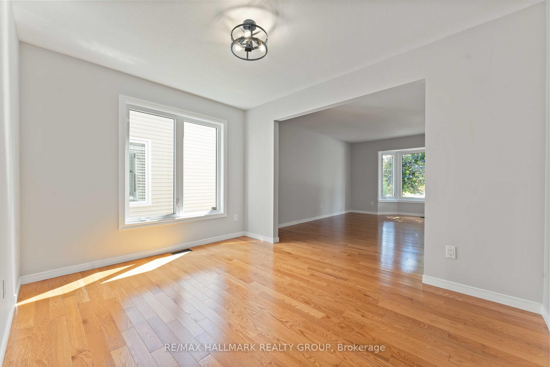 Photo 10 of 647 Apollo Way, Ottawa, Fallingbrook/Pineridge — HOMEH